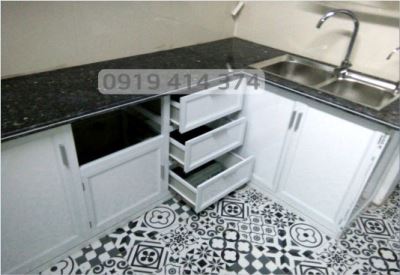 Tủ bếp nhôm kính màu trắng khách hàng 105 Hoàng Minh Thảo, Hải Phòng